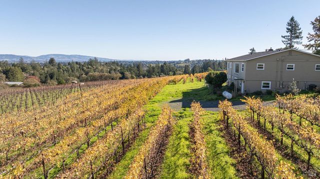 1365 Grandview Rd, Sebastopol, CA 95472