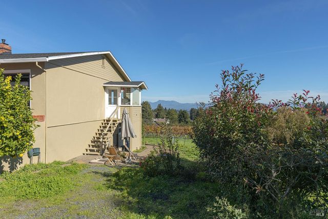 1365 Grandview Rd, Sebastopol, CA 95472