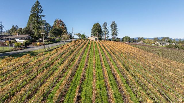 1365 Grandview Rd, Sebastopol, CA 95472