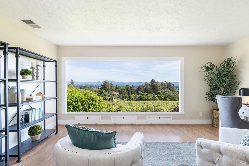 1365 Grandview Rd, Sebastopol, CA 95472