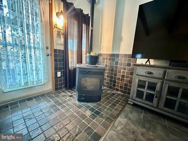 4305 N DELAWARE DR, Easton, PA 18040