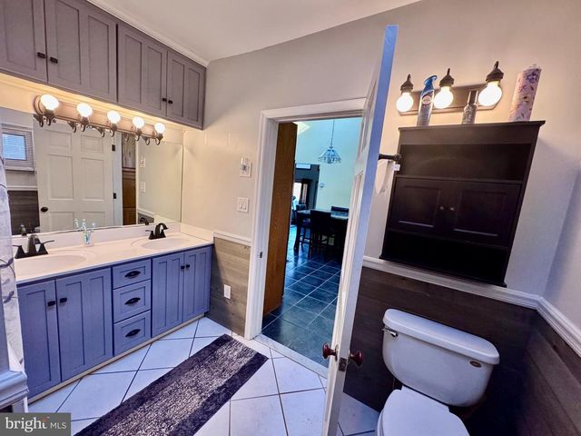 4305 N DELAWARE DR, Easton, PA 18040