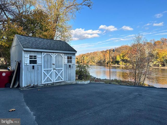 4305 N DELAWARE DR, Easton, PA 18040