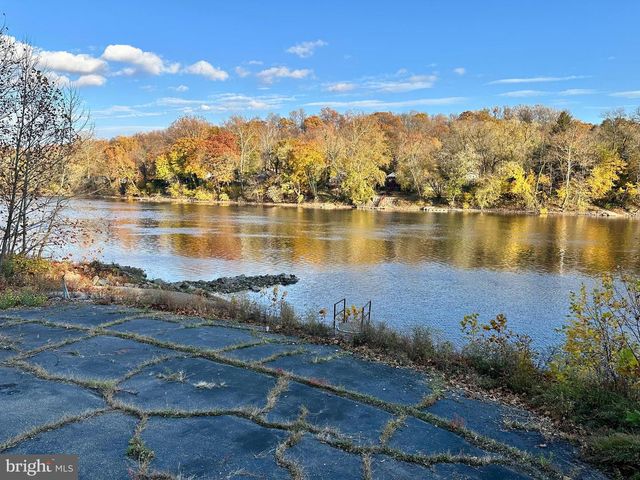 4305 N DELAWARE DR, Easton, PA 18040