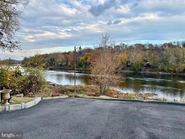 4305 N DELAWARE DR, Easton, PA 18040