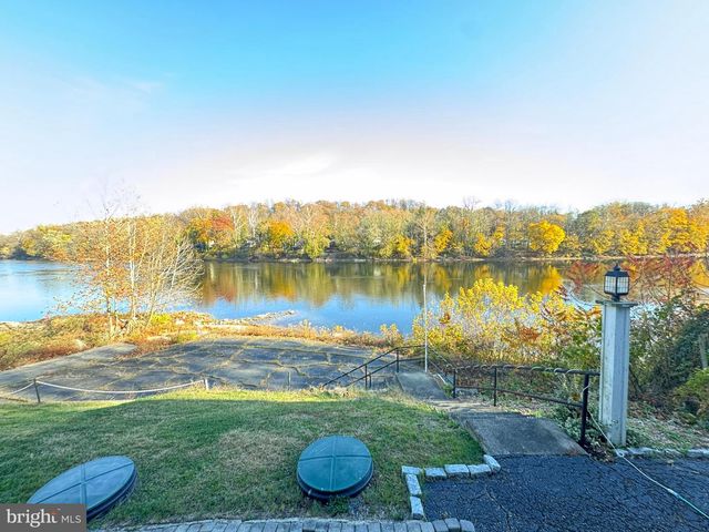 4305 N DELAWARE DR, Easton, PA 18040