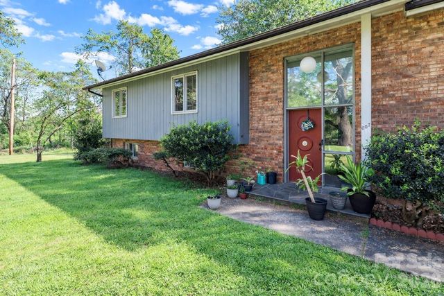 225 Midway Road, Statesville, NC 28625