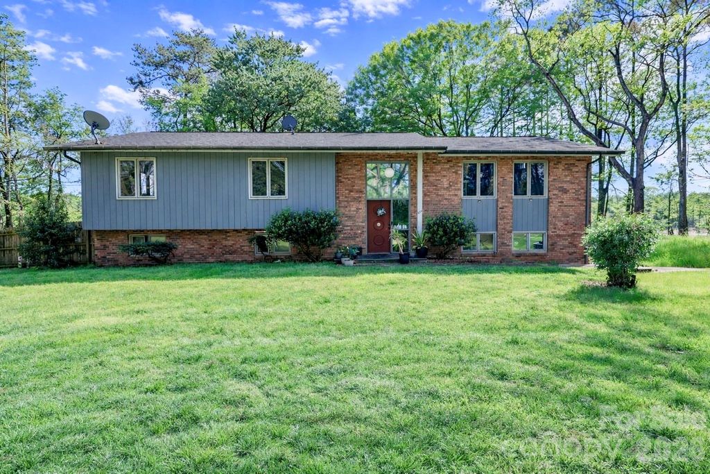 225 Midway Road, Statesville, NC 28625