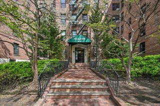 139-09 84 Drive 608, Briarwood, NY 11435