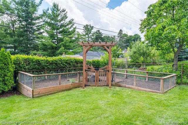 46063 Neeson Street, Northville, MI 48167