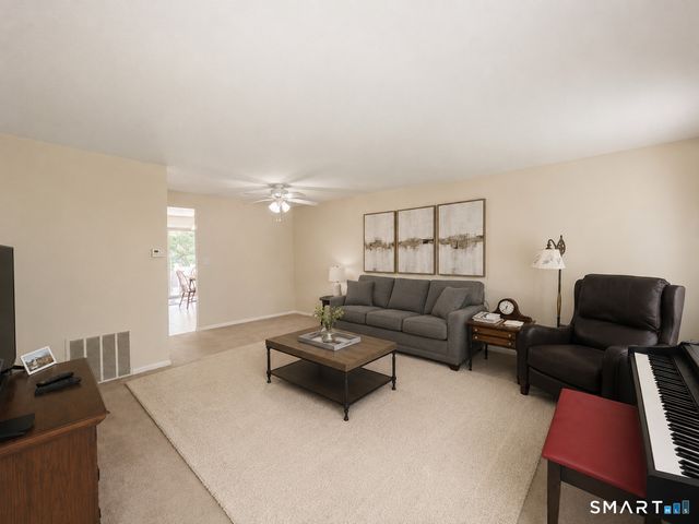 40 Conestoga Way 40, Glastonbury, CT 06033