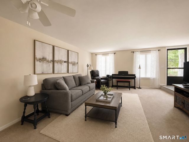 40 Conestoga Way 40, Glastonbury, CT 06033