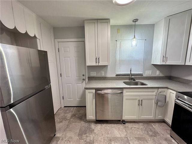 1093 N Main Street, Akron, OH 44310