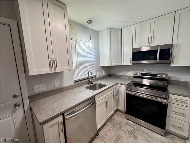 1093 N Main Street, Akron, OH 44310