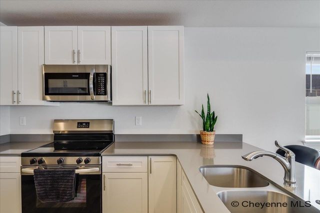 1530 ALYSSAELAINE DR, Cheyenne, WY 82007