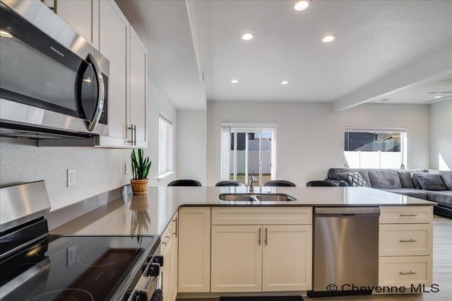 1530 ALYSSAELAINE DR, Cheyenne, WY 82007