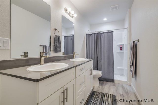 1530 ALYSSAELAINE DR, Cheyenne, WY 82007