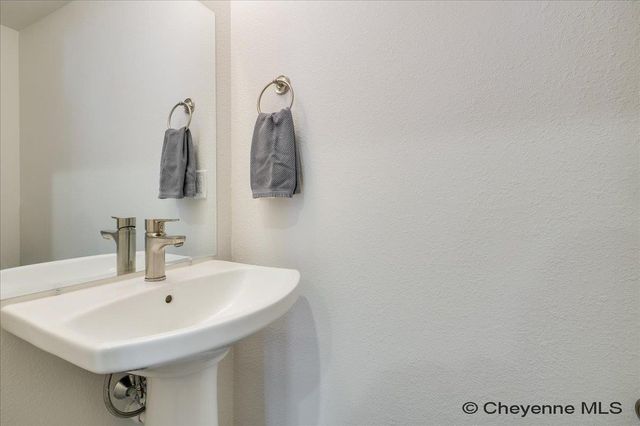 1530 ALYSSAELAINE DR, Cheyenne, WY 82007