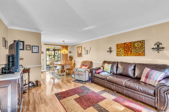 57 Fairfield Lane E, Monroe, NJ 08831