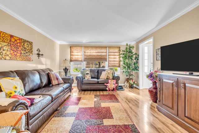 57 Fairfield Lane E, Monroe, NJ 08831