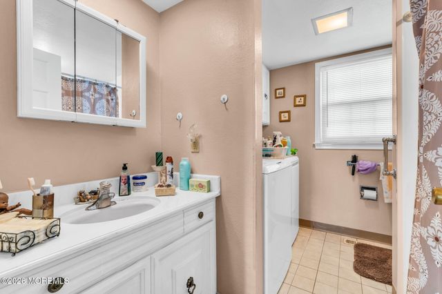 57 Fairfield Lane E, Monroe, NJ 08831