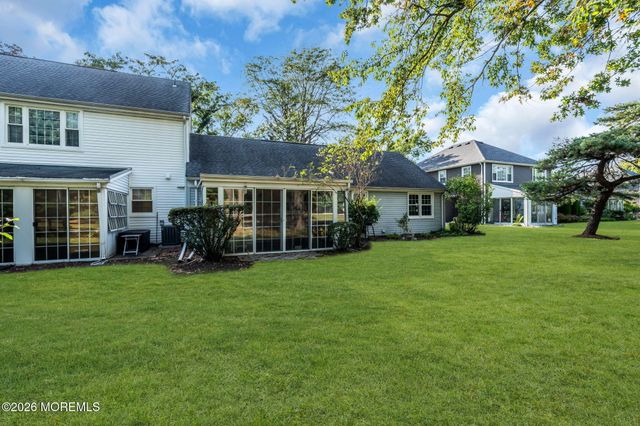 57 Fairfield Lane E, Monroe, NJ 08831
