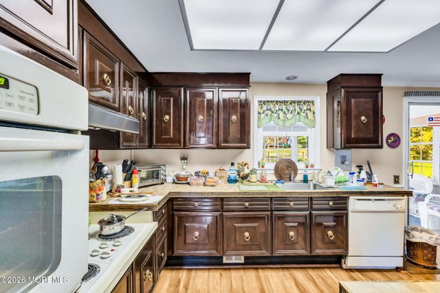 57 Fairfield Lane E, Monroe, NJ 08831