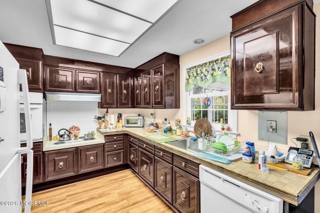 57 Fairfield Lane E, Monroe, NJ 08831