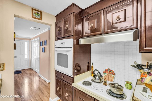 57 Fairfield Lane E, Monroe, NJ 08831