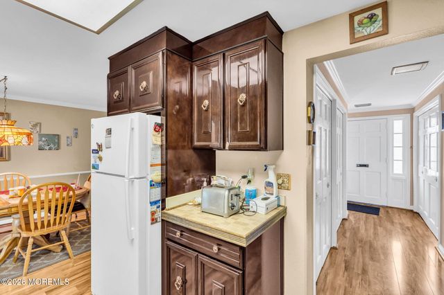 57 Fairfield Lane E, Monroe, NJ 08831