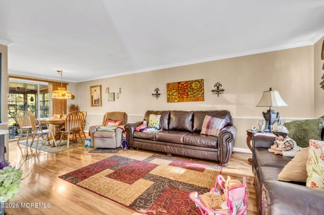 57 Fairfield Lane E, Monroe, NJ 08831