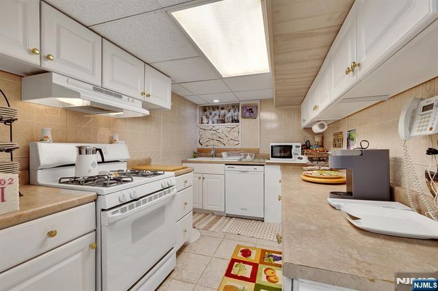 347 Mansfield Avenue, Secaucus, NJ 07094