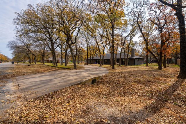 1908 Thousand Oaks Drive, Burleson, TX 76028