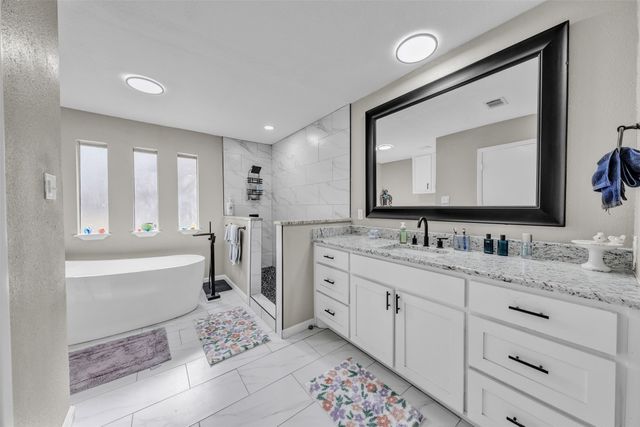 1908 Thousand Oaks Drive, Burleson, TX 76028