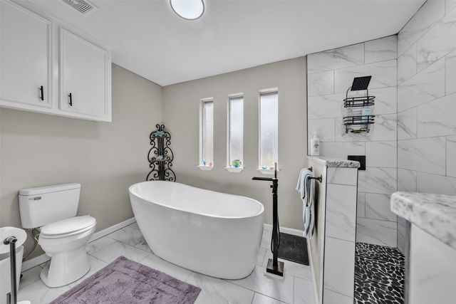 1908 Thousand Oaks Drive, Burleson, TX 76028