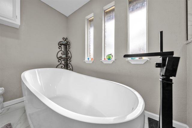 1908 Thousand Oaks Drive, Burleson, TX 76028