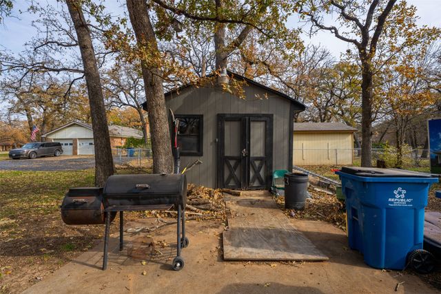 1908 Thousand Oaks Drive, Burleson, TX 76028