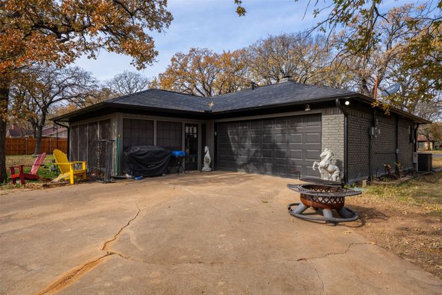 1908 Thousand Oaks Drive, Burleson, TX 76028