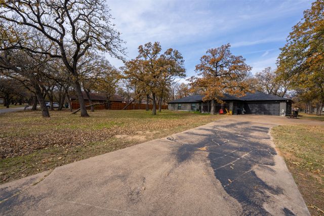 1908 Thousand Oaks Drive, Burleson, TX 76028