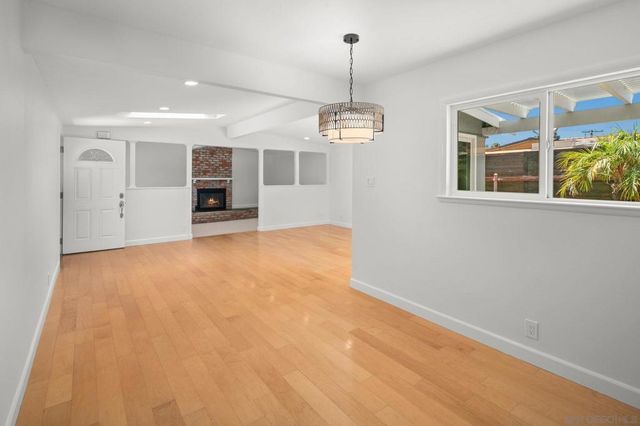 5164 Chateau Dr, San Diego, CA 92117