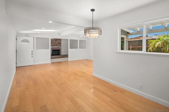 5164 Chateau Dr, San Diego, CA 92117