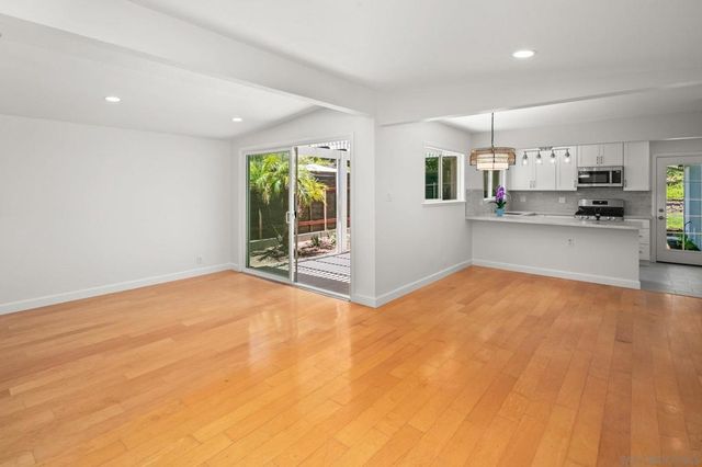 5164 Chateau Dr, San Diego, CA 92117