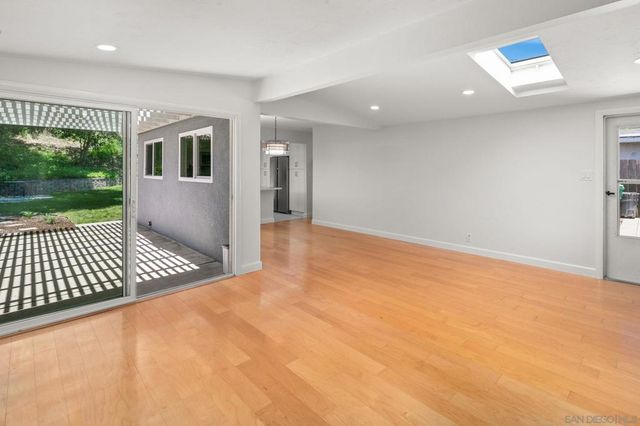 5164 Chateau Dr, San Diego, CA 92117