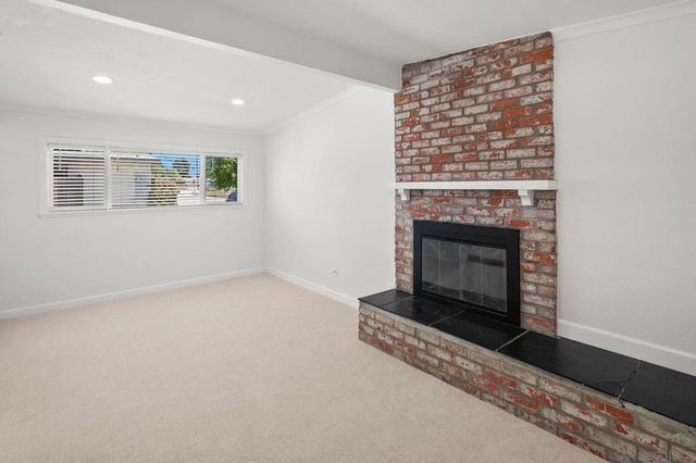 5164 Chateau Dr, San Diego, CA 92117
