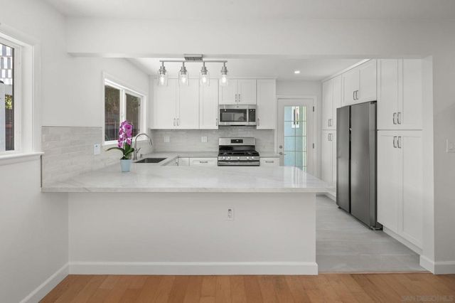 5164 Chateau Dr, San Diego, CA 92117