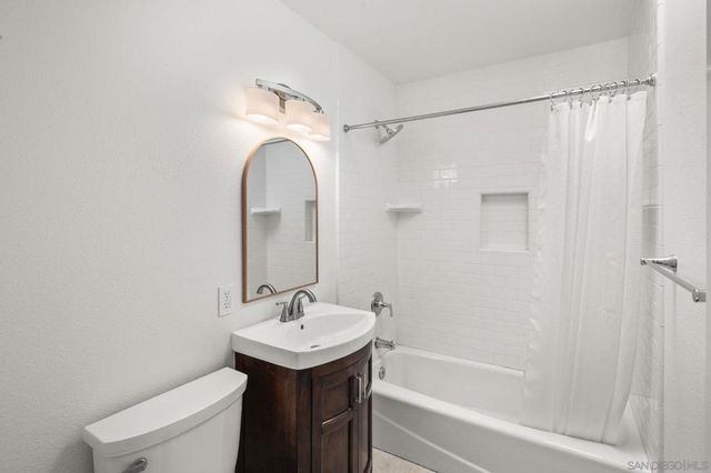 5164 Chateau Dr, San Diego, CA 92117