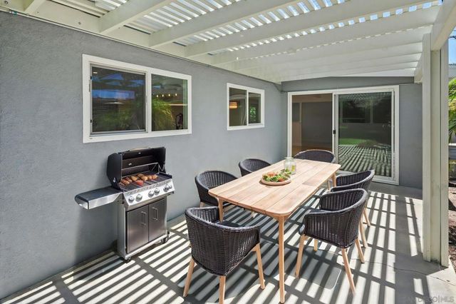 5164 Chateau Dr, San Diego, CA 92117