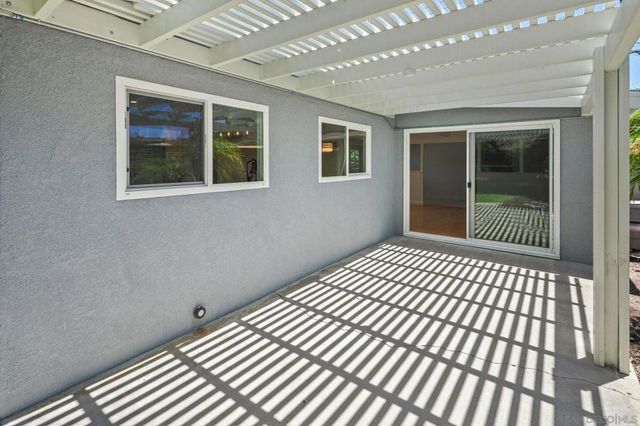 5164 Chateau Dr, San Diego, CA 92117