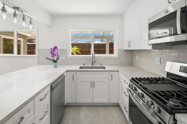 5164 Chateau Dr, San Diego, CA 92117