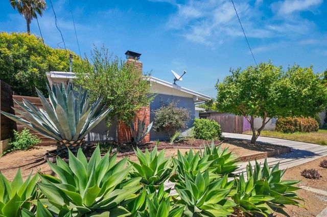 5164 Chateau Dr, San Diego, CA 92117